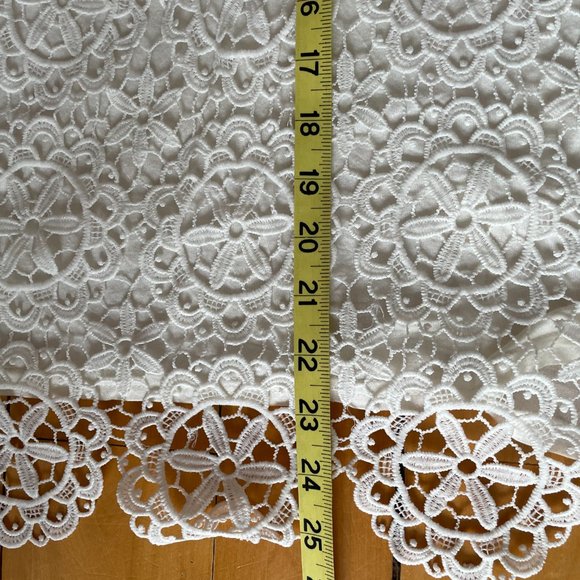 Cream Lace Overlay tank. Size Medium. - Picture 6 of 6
